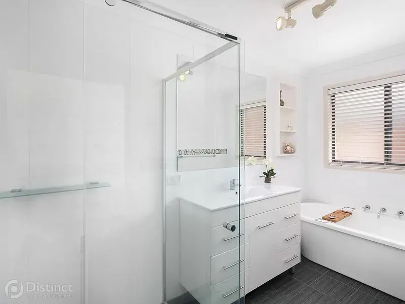 118 Jackie Howe Crescent, Macarthur, photo 10