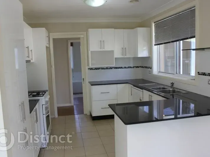 5 Atholbar Way, Karabar, photo 2