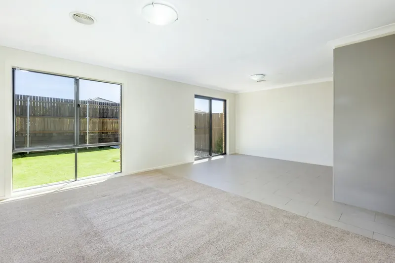 18 Hugh Gilchrist Street, Casey, photo 2