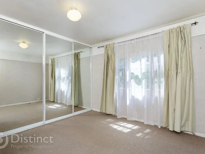 56 Schlich Street, Yarralumla, photo 8
