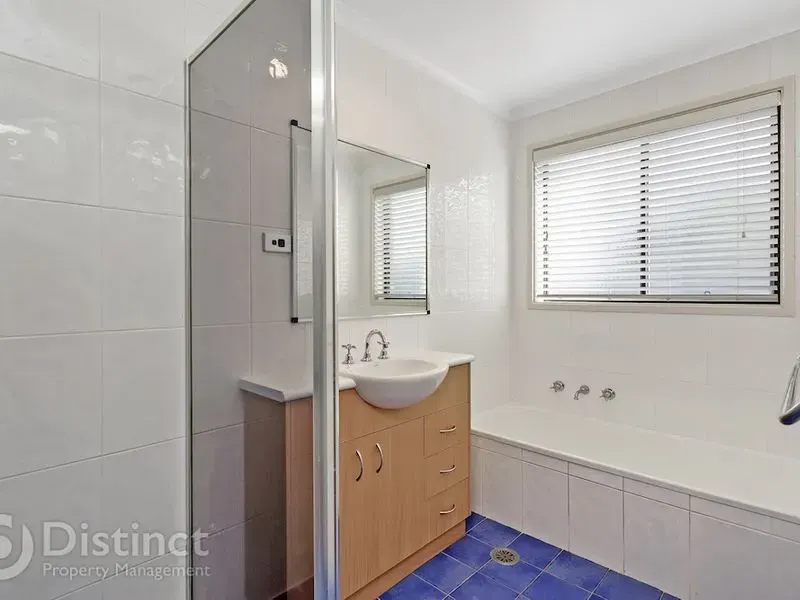 5 Gilday Place, Fadden, photo 9