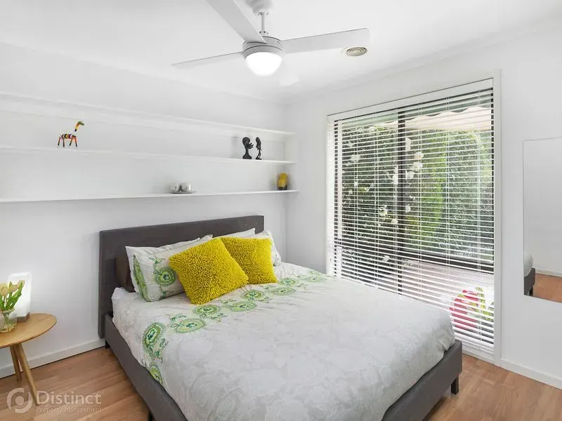 118 Jackie Howe Crescent, Macarthur, photo 8
