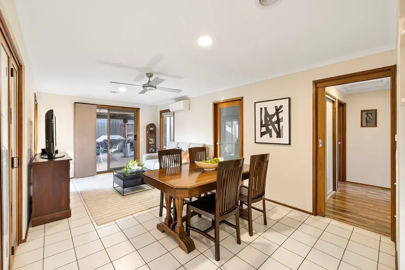 33 Poplar Crescent, Jerrabomberra, photo 6