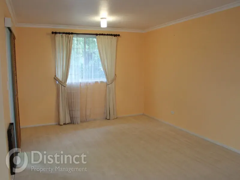 40 Dalley Crescent, Latham, photo 2