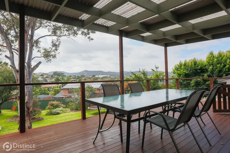 54 Jackie Howe Crescent, Macarthur, photo 2