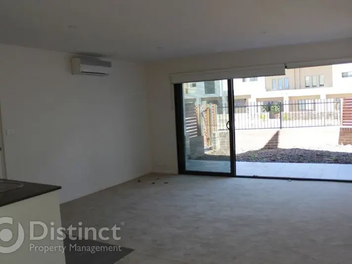 32/39 Jerrabomberra Avenue, Narrabundah, photo 5