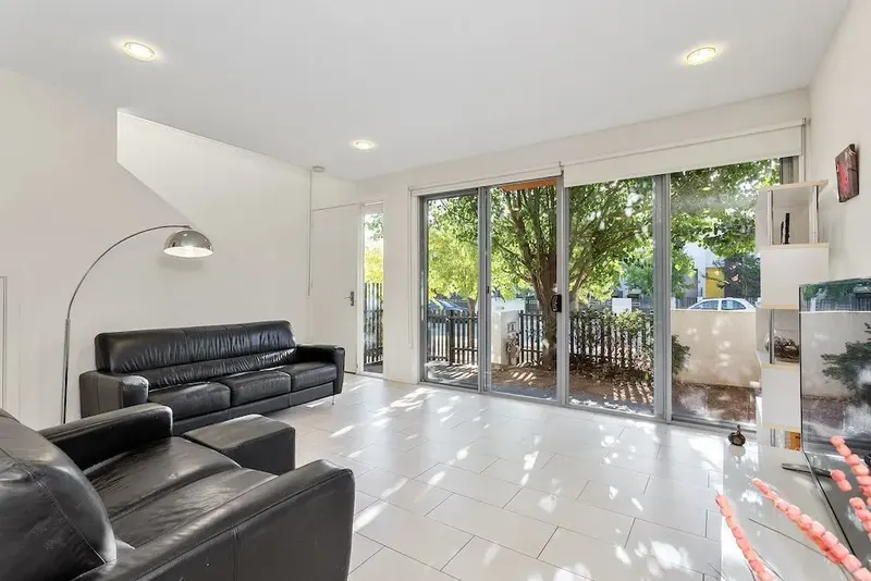 10 Dobikin Street, Crace, photo 3