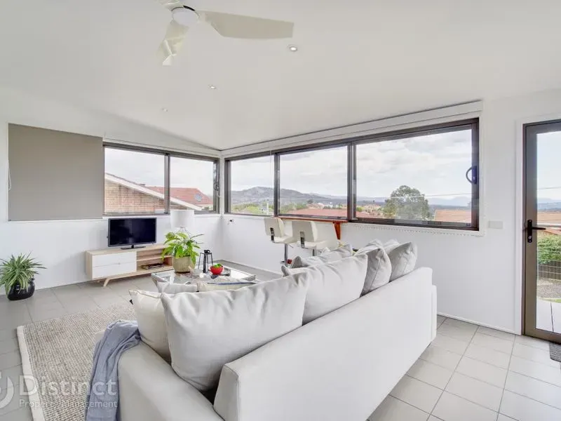 17 Whitty Crescent, Isaacs, photo 3