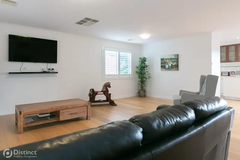 54 Jackie Howe Crescent, Macarthur, photo 8