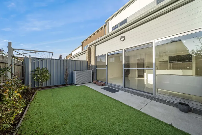 70/4 Pearlman Street, Coombs, photo 17