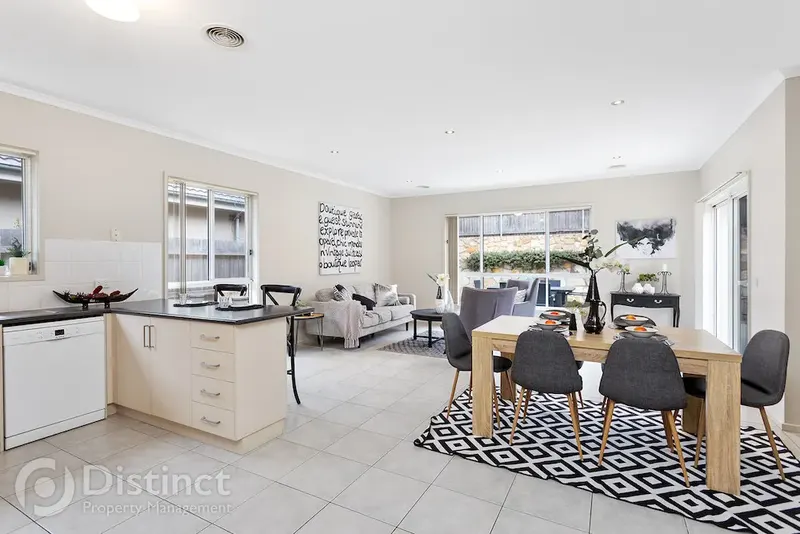 9 Helen Turner Street, Gungahlin, photo 2