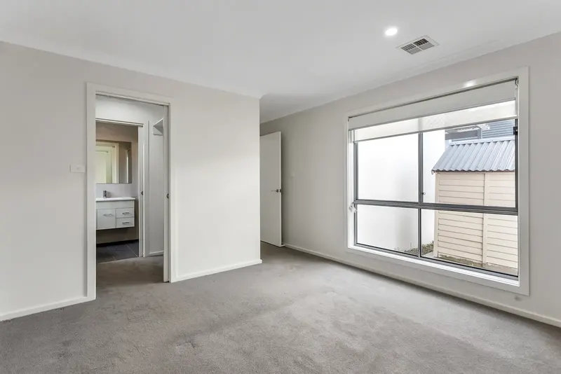 8 Victoria Owen Circuit, Casey, photo 6