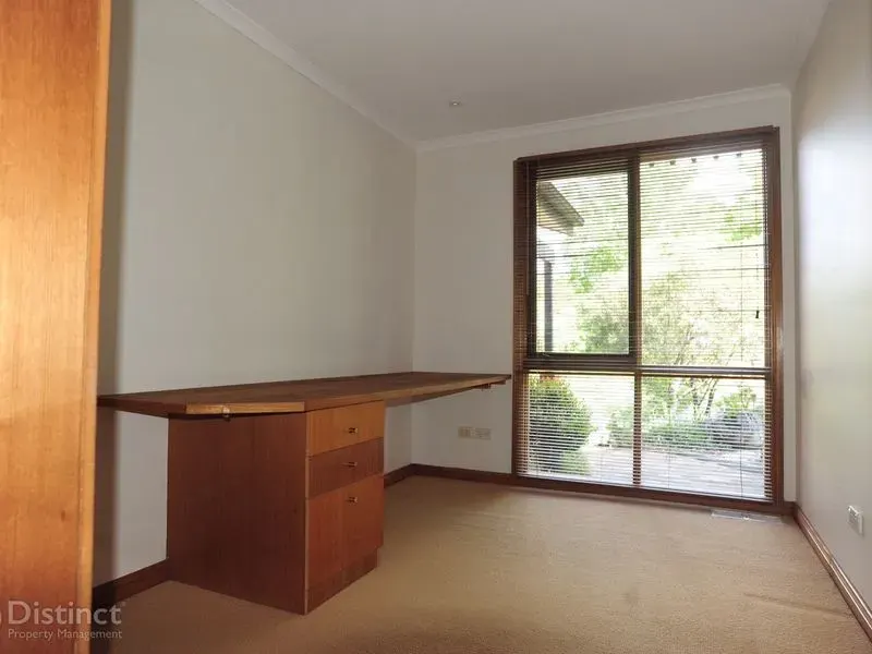 6 Caffyn Place, Garran, photo 9