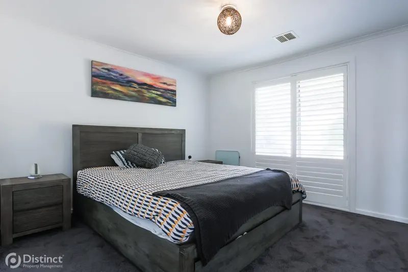 54 Jackie Howe Crescent, Macarthur, photo 9