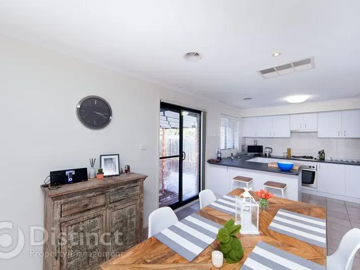 11 Swallow Street, Dunlop, photo 3