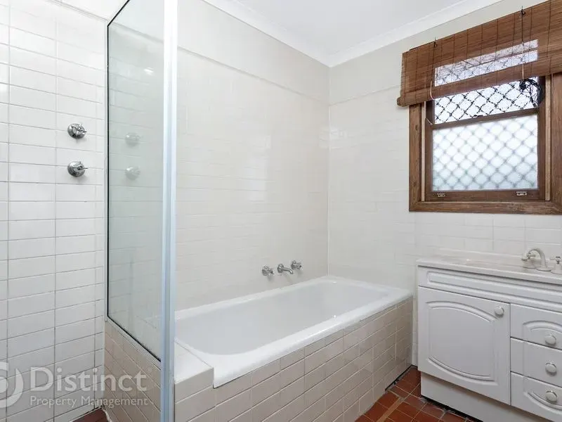 56 Schlich Street, Yarralumla, photo 10