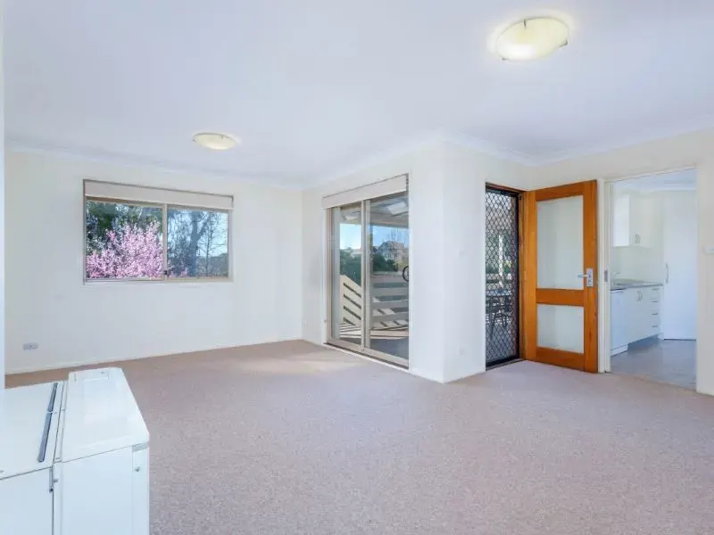 58 Dennis Street, Garran, photo 3