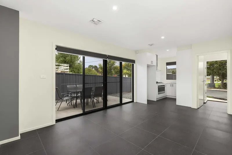 1/4 Powell Street, Queanbeyan East, photo 8