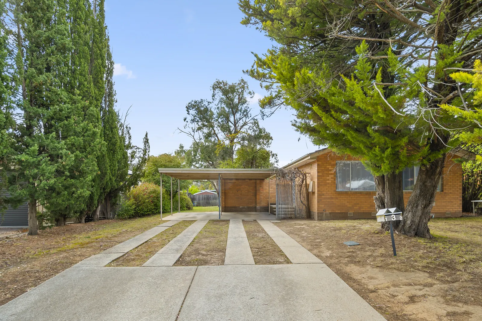 2/3 Carron Street, Page, photo 1