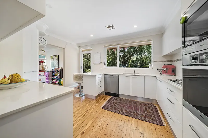 98 Vasey Crescent, Campbell, photo 3