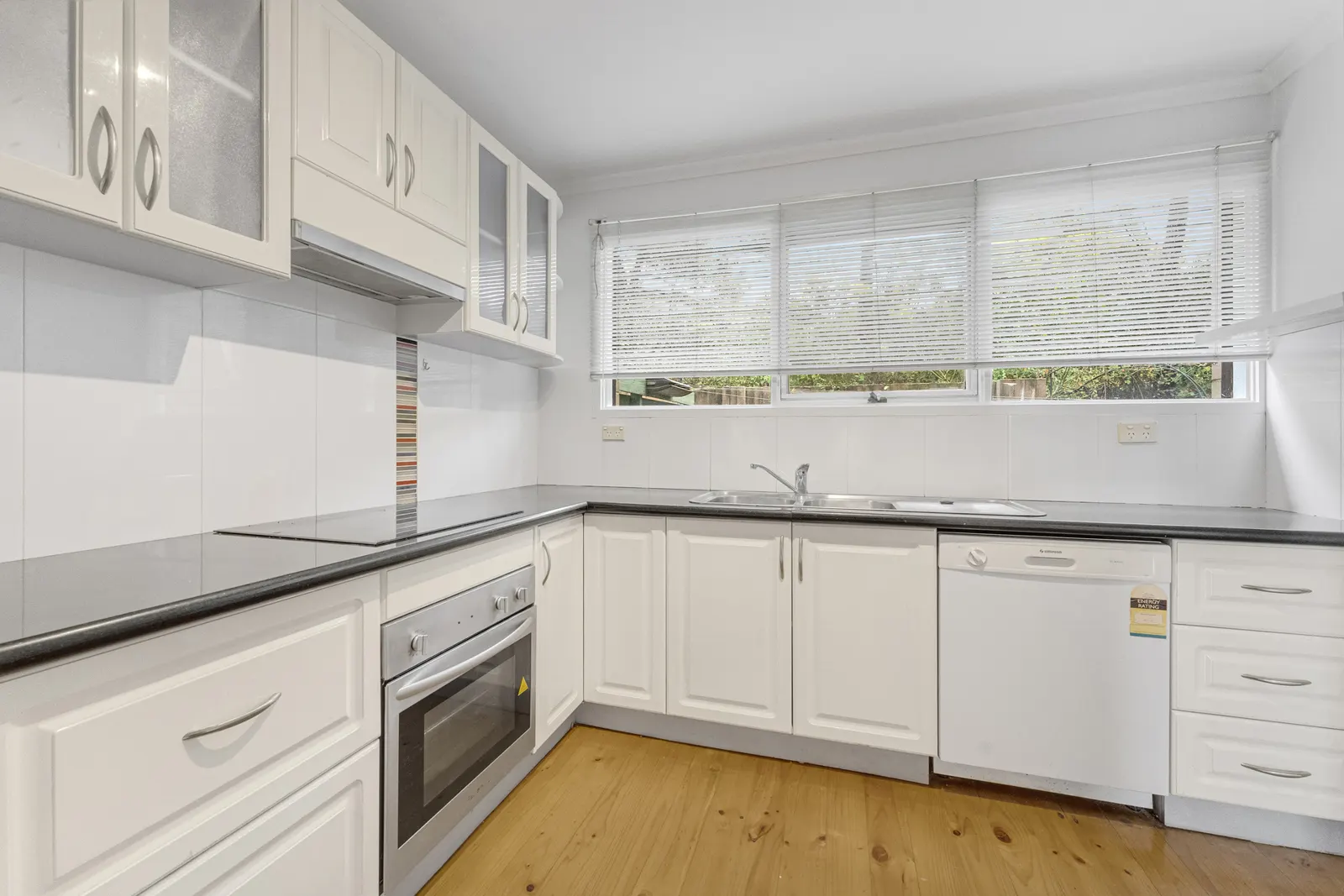 9 Menkens Court, Phillip, photo 1