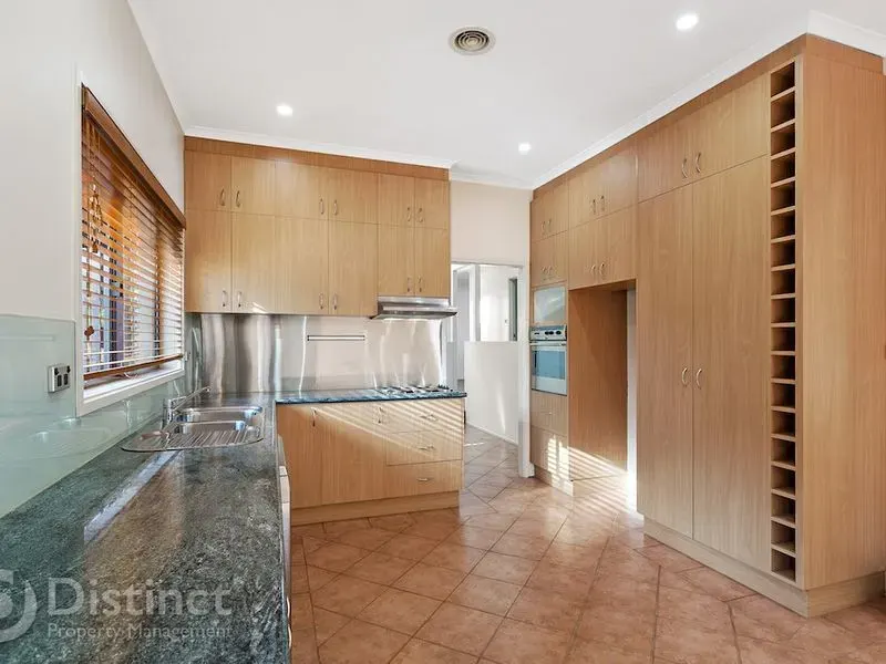 5 Gilday Place, Fadden, photo 2