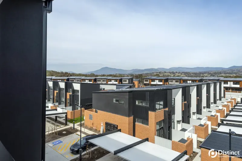 67/45 Athlon Drive, Greenway, photo 2