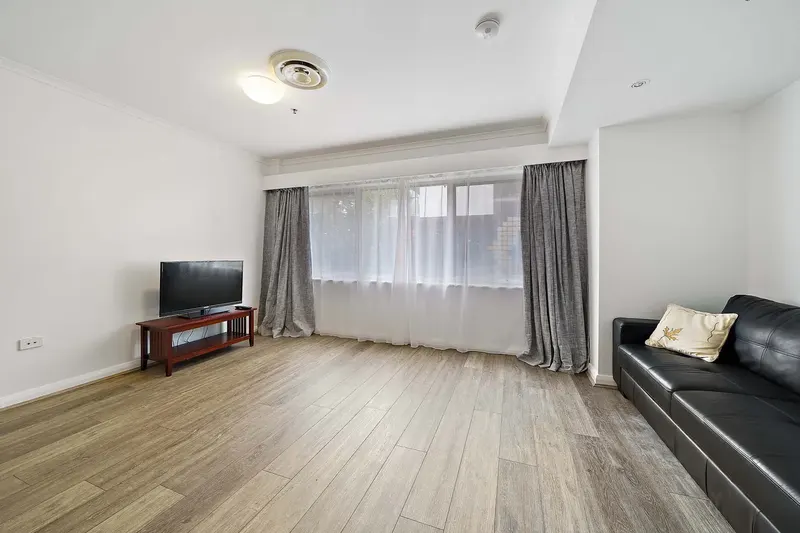 202/2 Akuna Street, City, photo 3