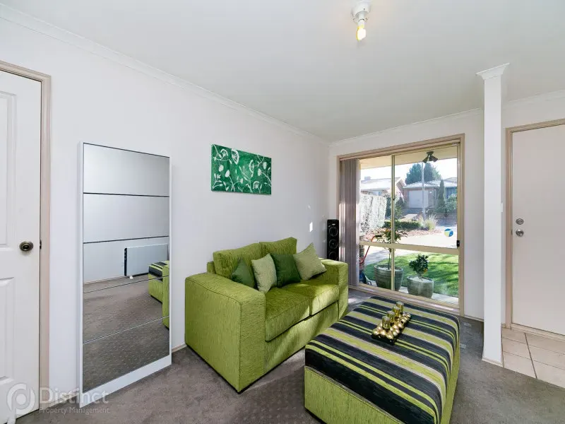 18 Alarmon Crescent, Dunlop, photo 3