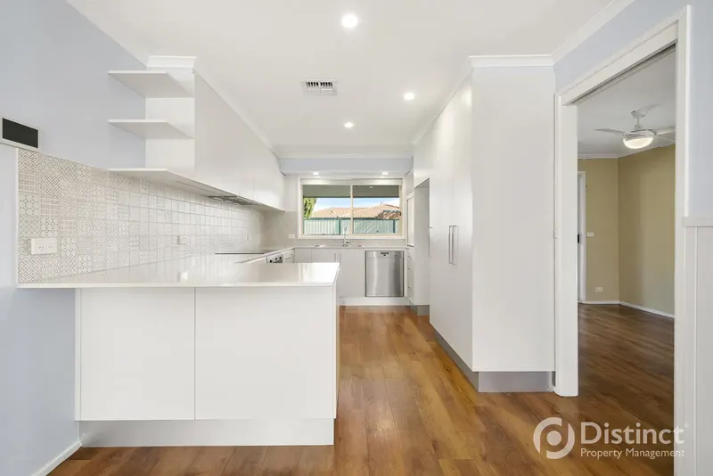 12 Arakoon Cres, Isabella Plains, photo 3