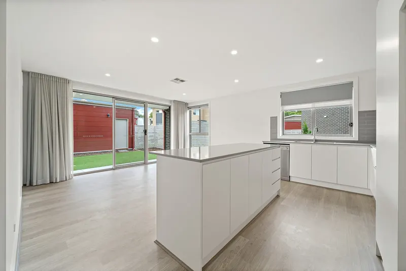 18/167 Mortimer Lewis Drive, Greenway, photo 4