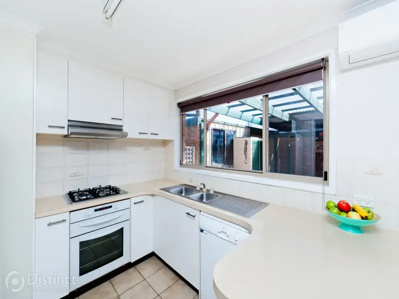 16 Werriwa Crescent, Isabella Plains, photo 2