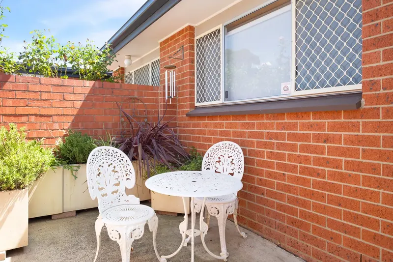 2/87-89 Donald Road, Karabar, photo 2