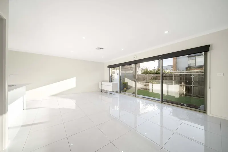 70/4 Pearlman Street, Coombs, photo 7