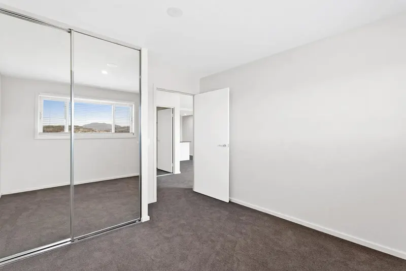 137/35 Oakden Street, Greenway, photo 8