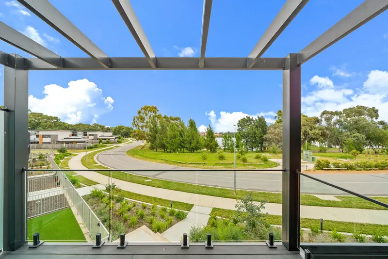 18/167 Mortimer Lewis Drive, Greenway, photo 8