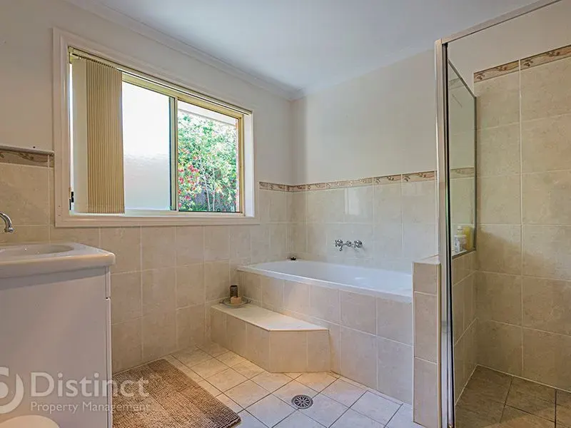 2 Camphorwood Close, Jerrabomberra, photo 8