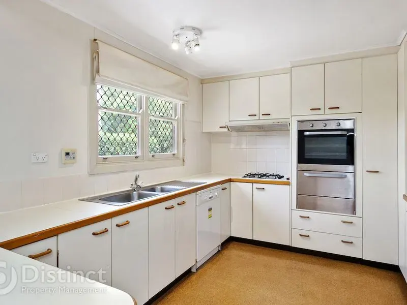 56 Schlich Street, Yarralumla, photo 2