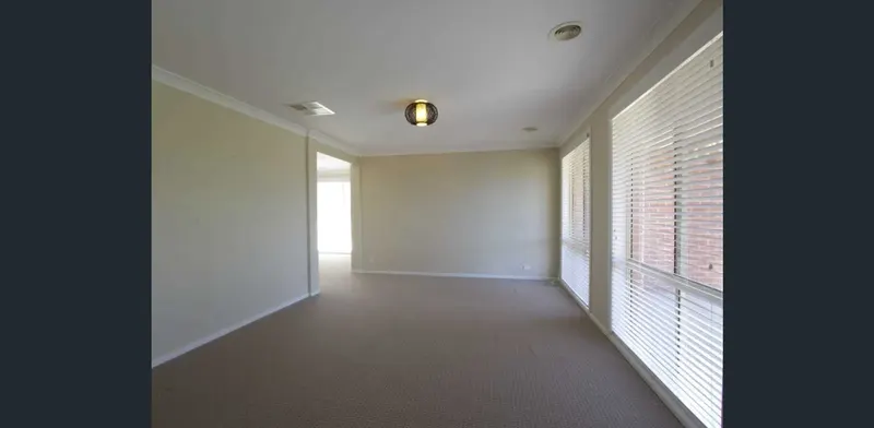 5 Sale Place, Amaroo, photo 11