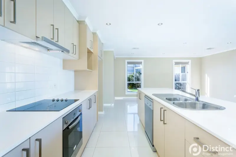 27 Donald Horne Street, Franklin, photo 2