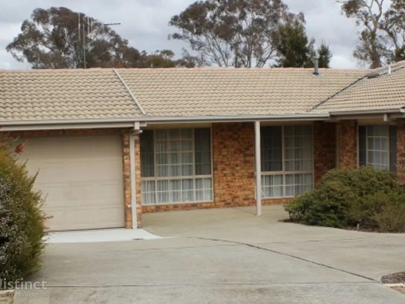 1/2 Koorong Place, Queanbeyan West, photo 1