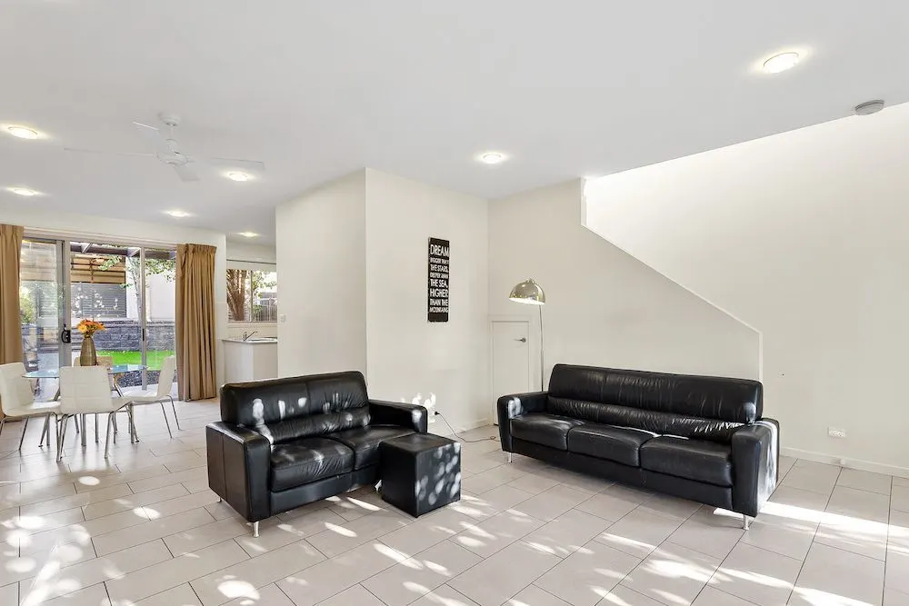 10 Dobikin Street, Crace, photo 1