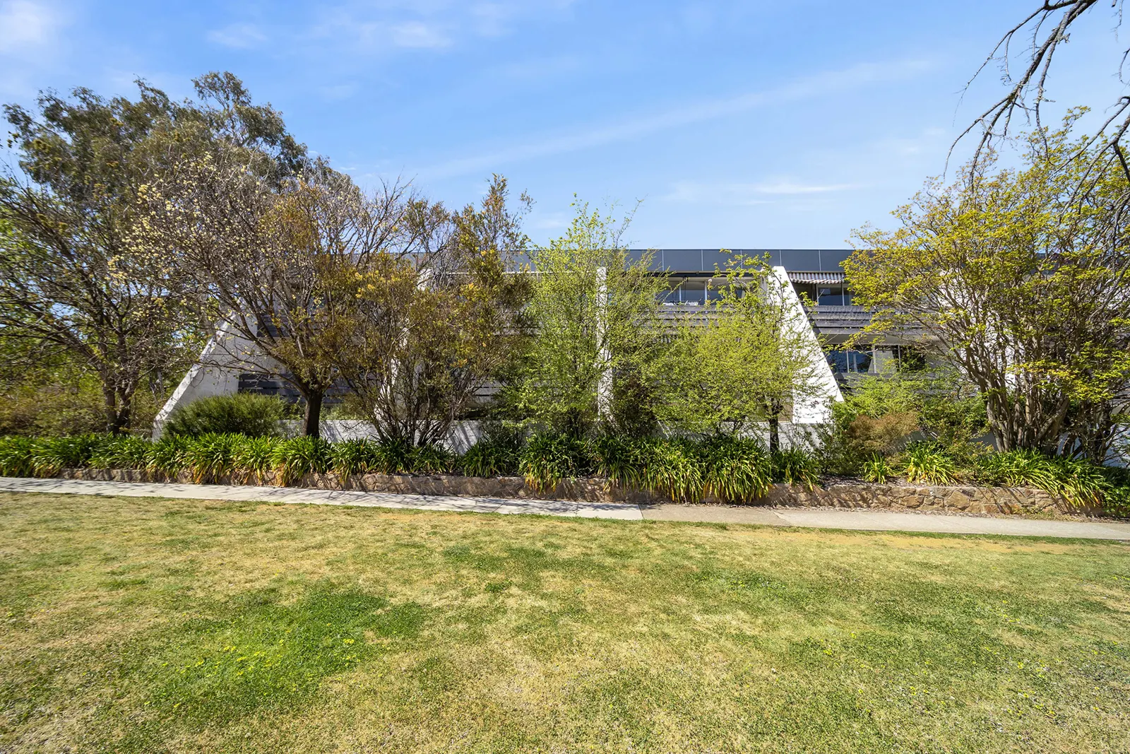 19/8 Giles Street, Griffith, photo 1