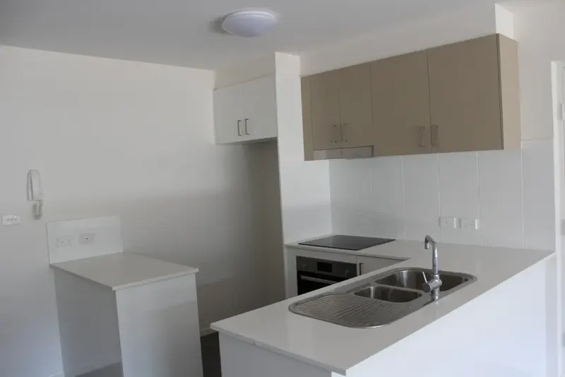 24/39 Jerrabomberra Avenue, Narrabundah, photo 2