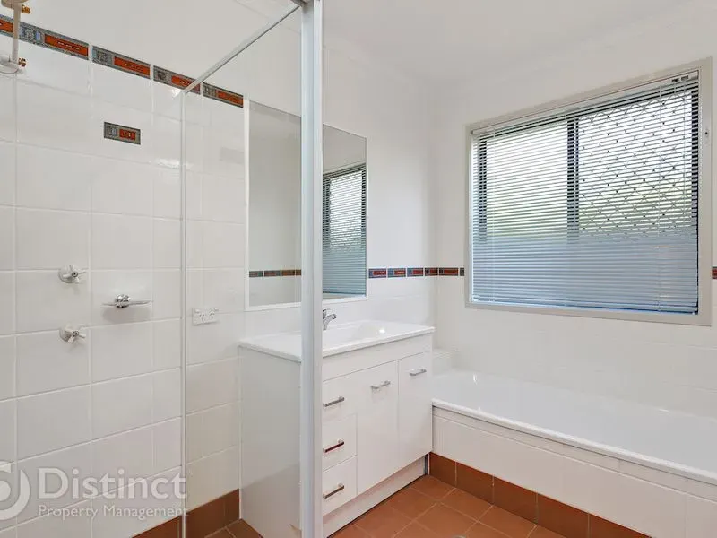 14 Polwarth Circuit, Dunlop, photo 11