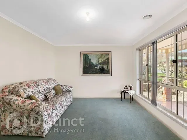 1 Thomas Royal Gardens, Queanbeyan East, photo 3