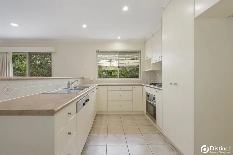 15 Leven Street, Amaroo, photo 2