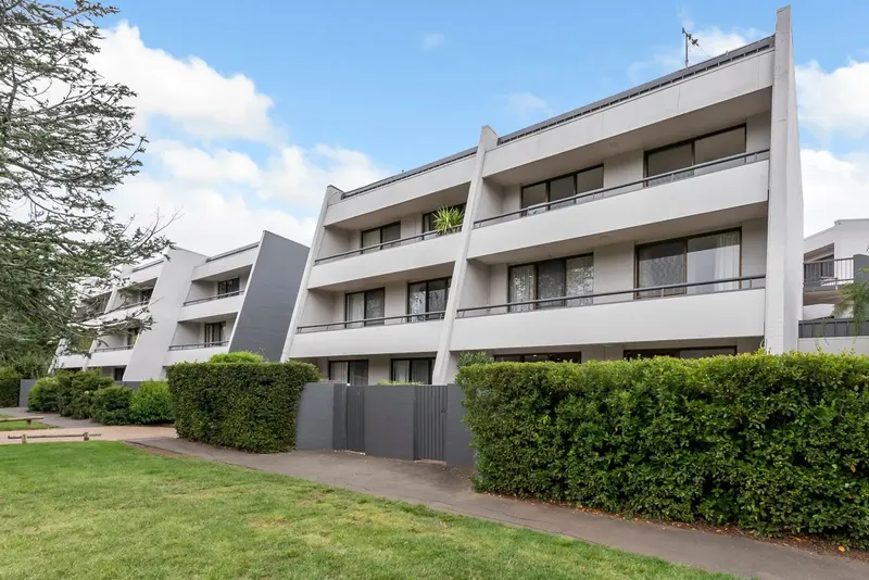 106/10 Currie Crescent, Griffith, photo 2
