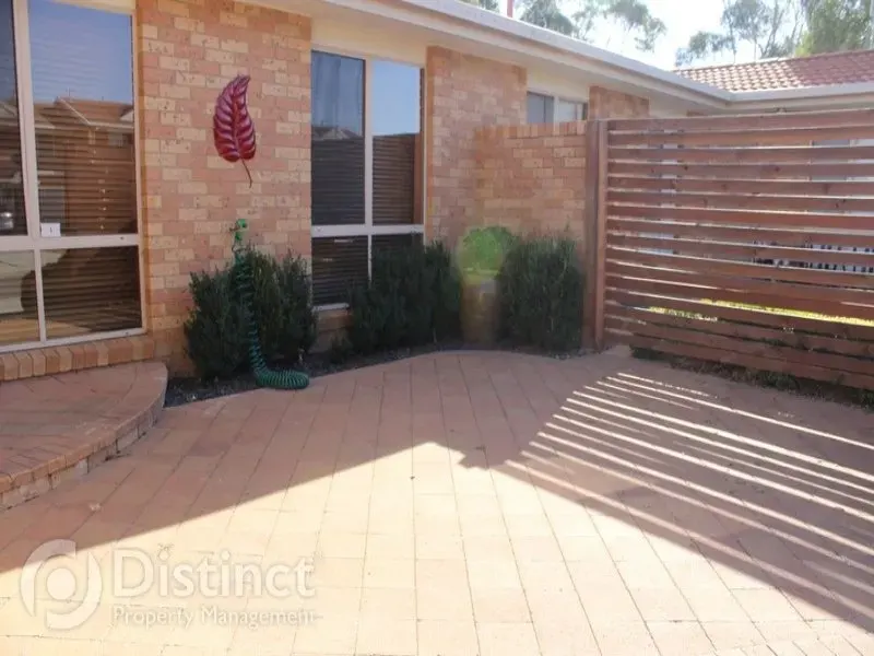 16 Gang Gang Court, Ngunnawal, photo 13