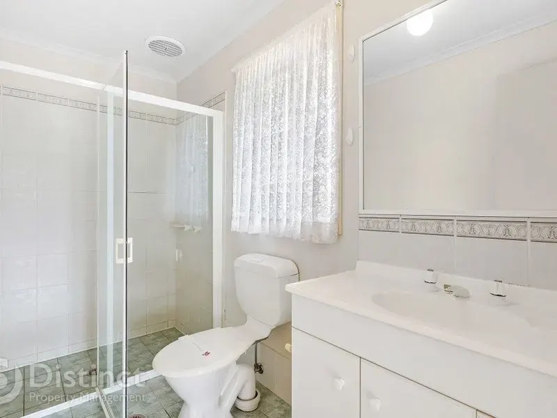 6 Tuross Close, Amaroo, photo 13